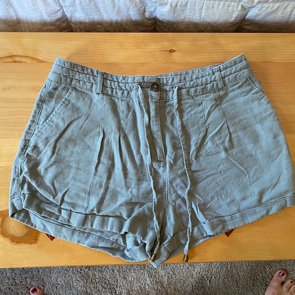 Linen Olive Green/ Gray Shorts